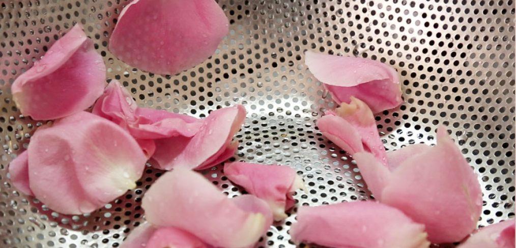 DIY: How to Make Your Own Rose + Herbal Toner - cocokind